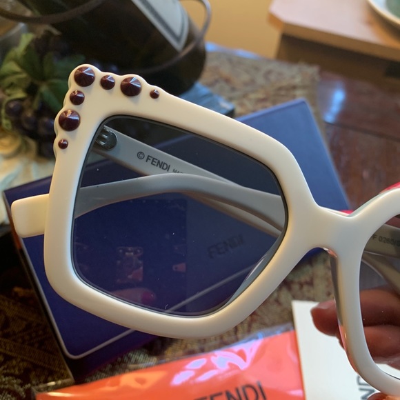 Authentic FENDI 52 Butterfly crystals acetate sunglasses - Picture 5 of 14